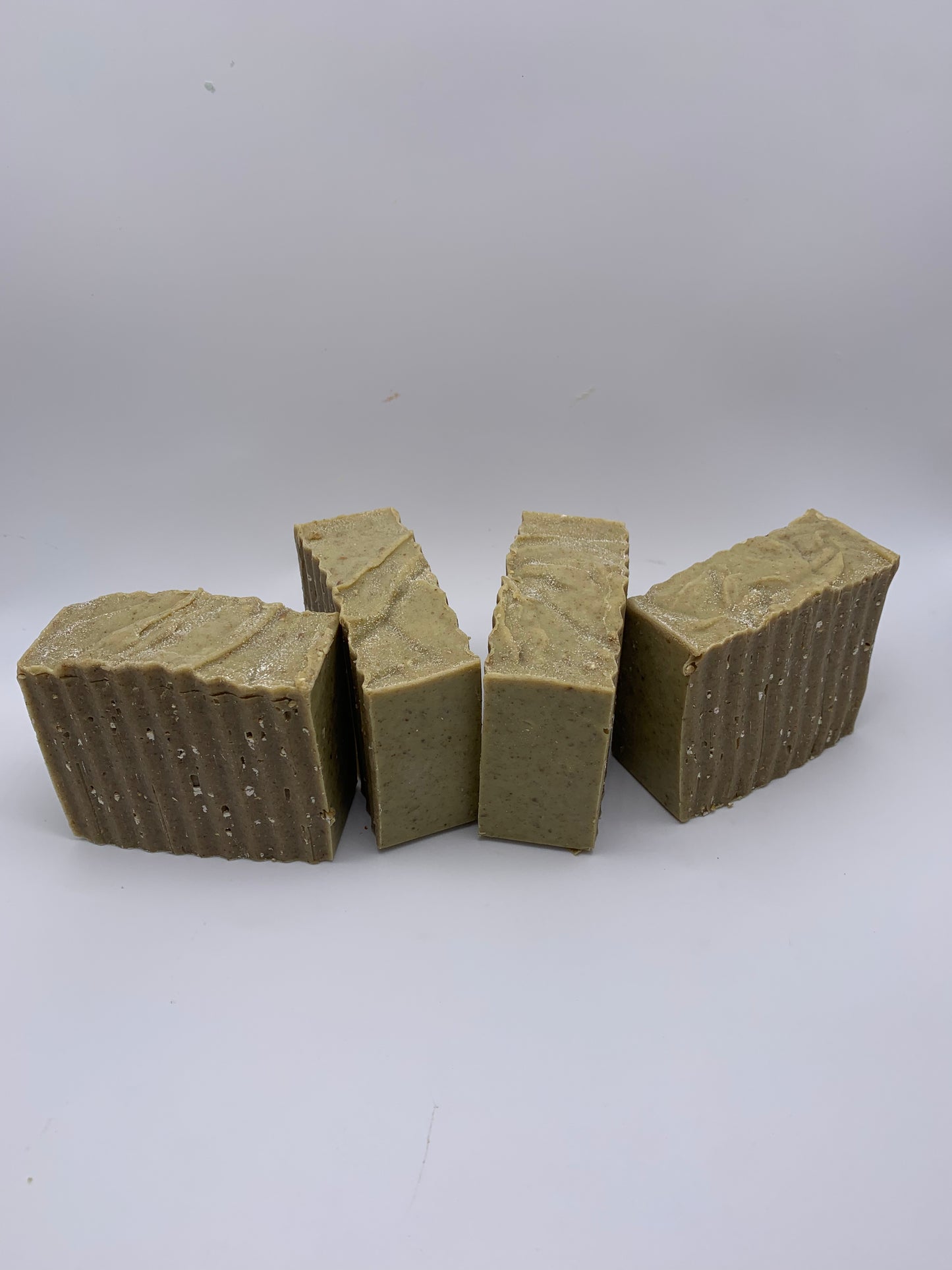 Oatmeal & Moringa Leaf Exfoliating Bar